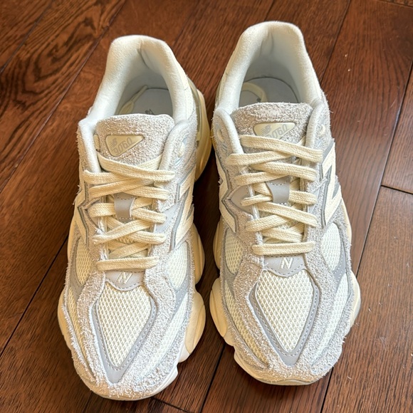 New Balance 9060 quartz grey women’s size 9.5 men’s 8 - Picture 1 of 5
